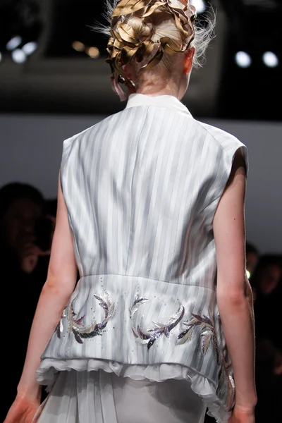 Look 13